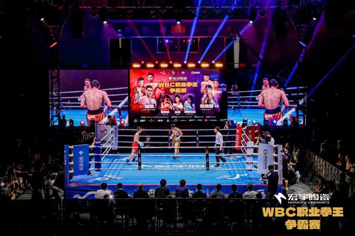 中国拳手哈斯、刘中斩获国际金腰带 佛山赛事引