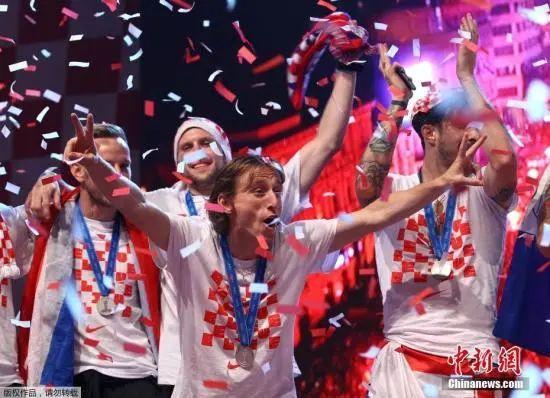 卡塔尔世界杯：00后新星闪耀 老将最后一舞