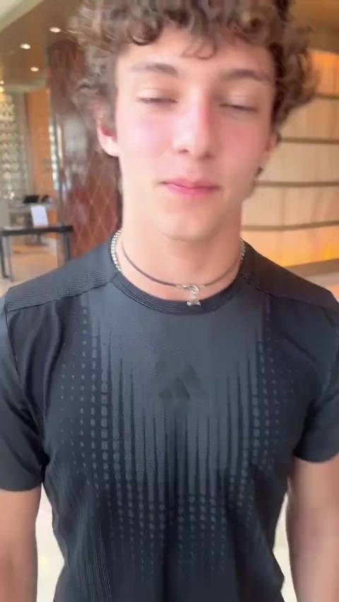 CBA季后赛上海队力克青岛 洛夫顿关键表现助队晋