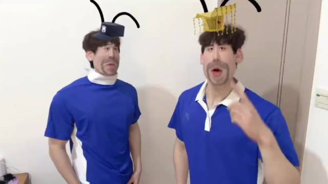 印度阅兵跳伞成功健身达人展示腹肌魅力