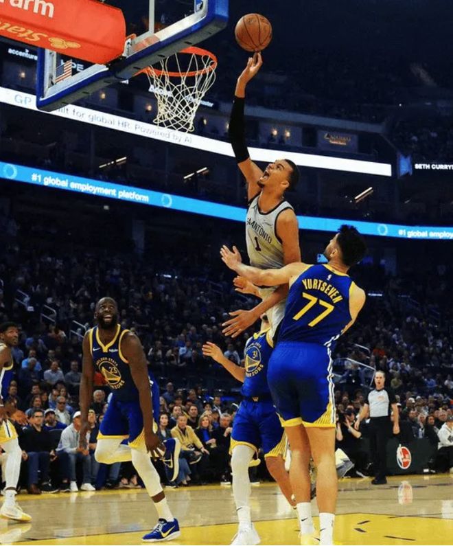 文班亚马狂砍41分18篮板 马刺大胜勇士创队史纪录