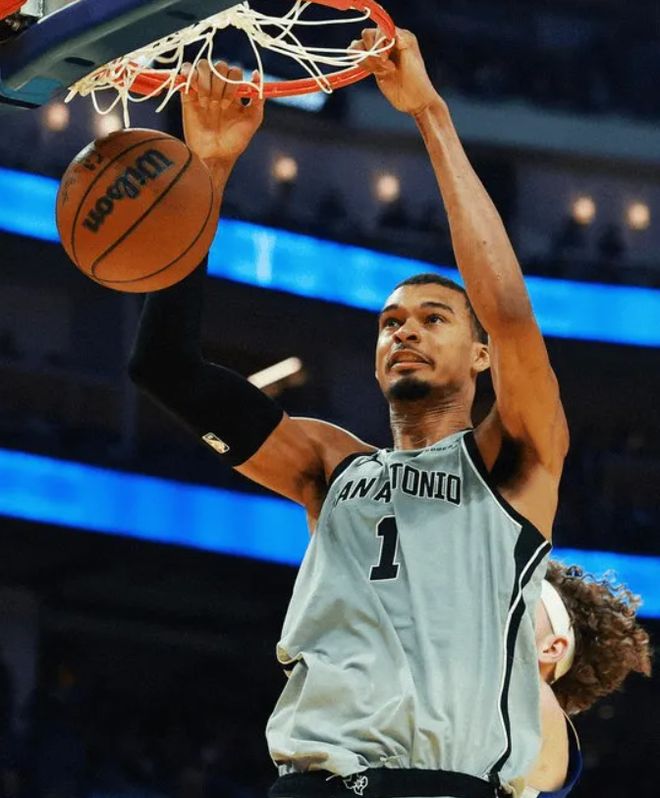 文班亚马狂砍41分18篮板 马刺大胜勇士创队史纪录