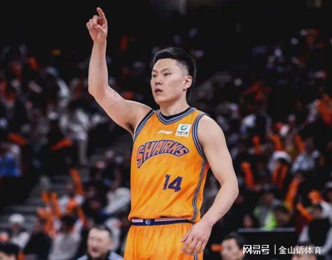 上海男篮大胜天津队送对手10连败 洛夫顿低迷引