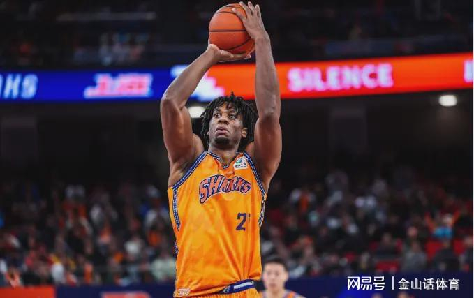 上海男篮大胜天津队送对手10连败 洛夫顿低迷引