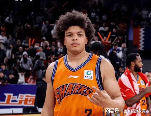 上海男篮大胜天津队送对手10连败 洛夫顿低迷引