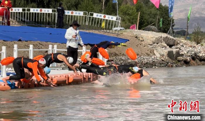 青海贵德站汇聚200余名中外泳士，共渡黄河挑战