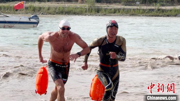 青海贵德站汇聚200余名中外泳士，共渡黄河挑战